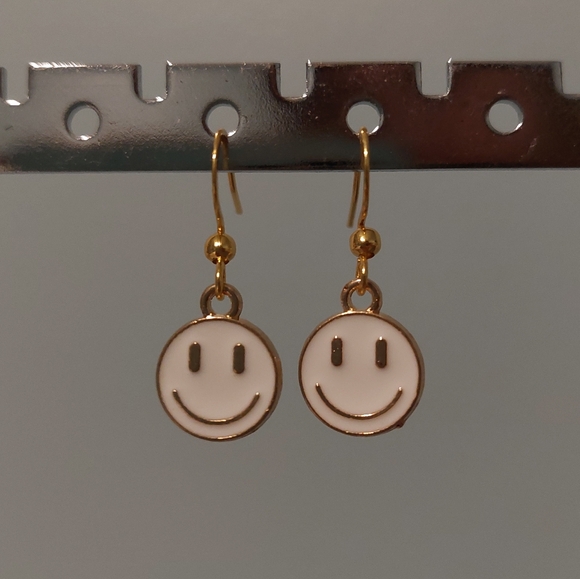 Brand new handmade white smiley face hook earrings - Picture 1 of 1